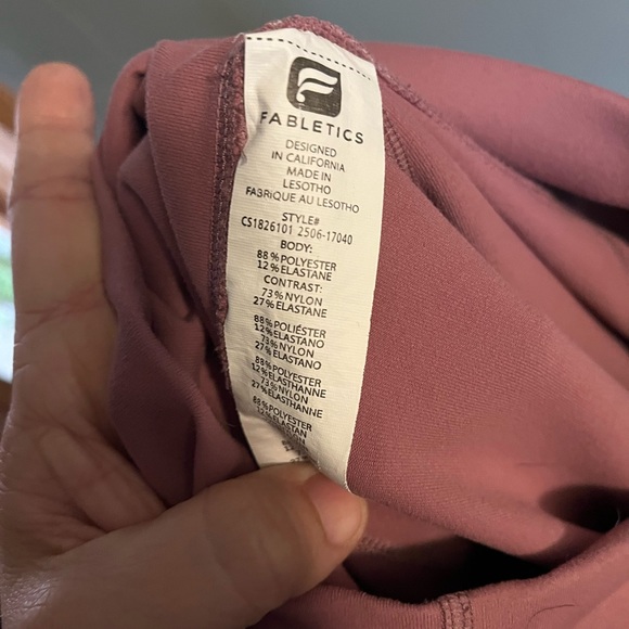 SOLD on Vinted. Fabletics compression capri leggings - Picture 4 of 4